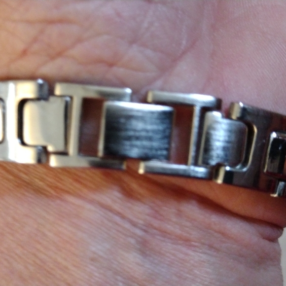 Shannon's quartz watch. - Picture 3 of 6